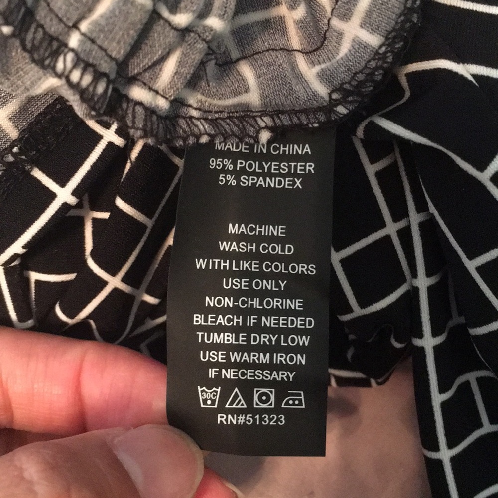 Vince Camuto Black and White Geometric Wrap-Style Blouse - Picture 5 of 5